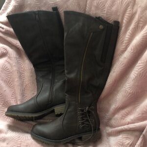 DreamPairs, Brown faux leather boots with rubber style souls, 1.5” heal sz 5.5